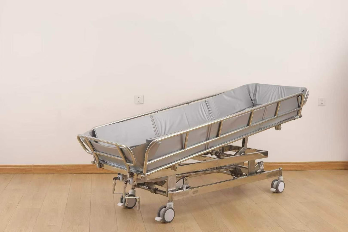 Mobile Stainless Steel Bathing Bed, Height Adjustable Shower Trolley for Paralyzed Elderly Nursing Home Use