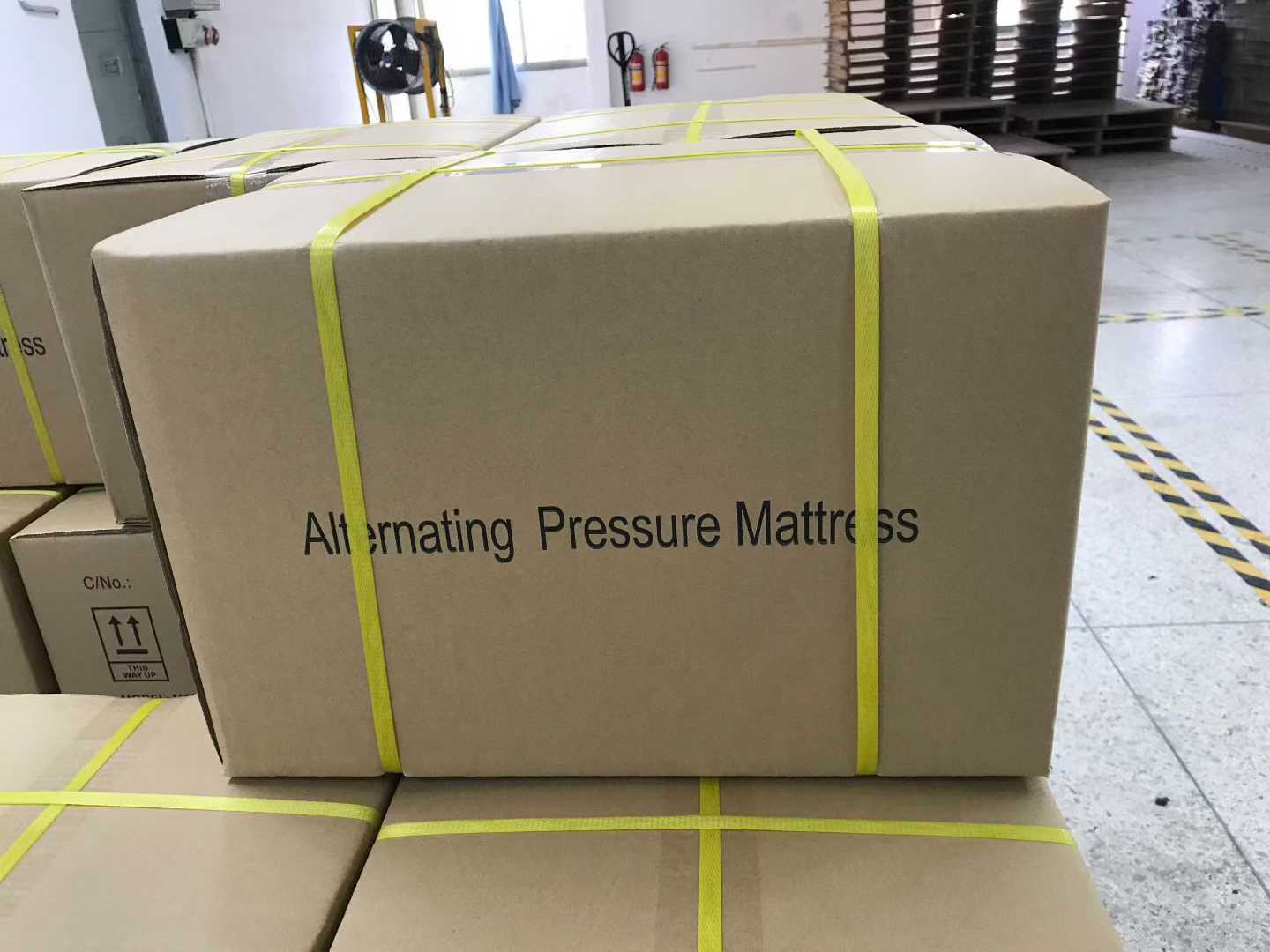 Anti Decubitus Alternating Air Pressure Mattress, Flame Resistant Pressure Relief Air Mattress with Quiet Air Pump for Hospital Home Care