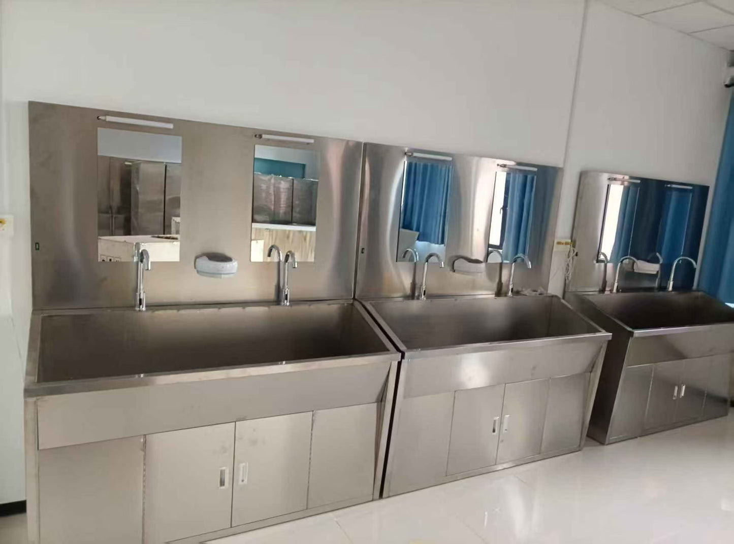 Medical Hand Washing Sink