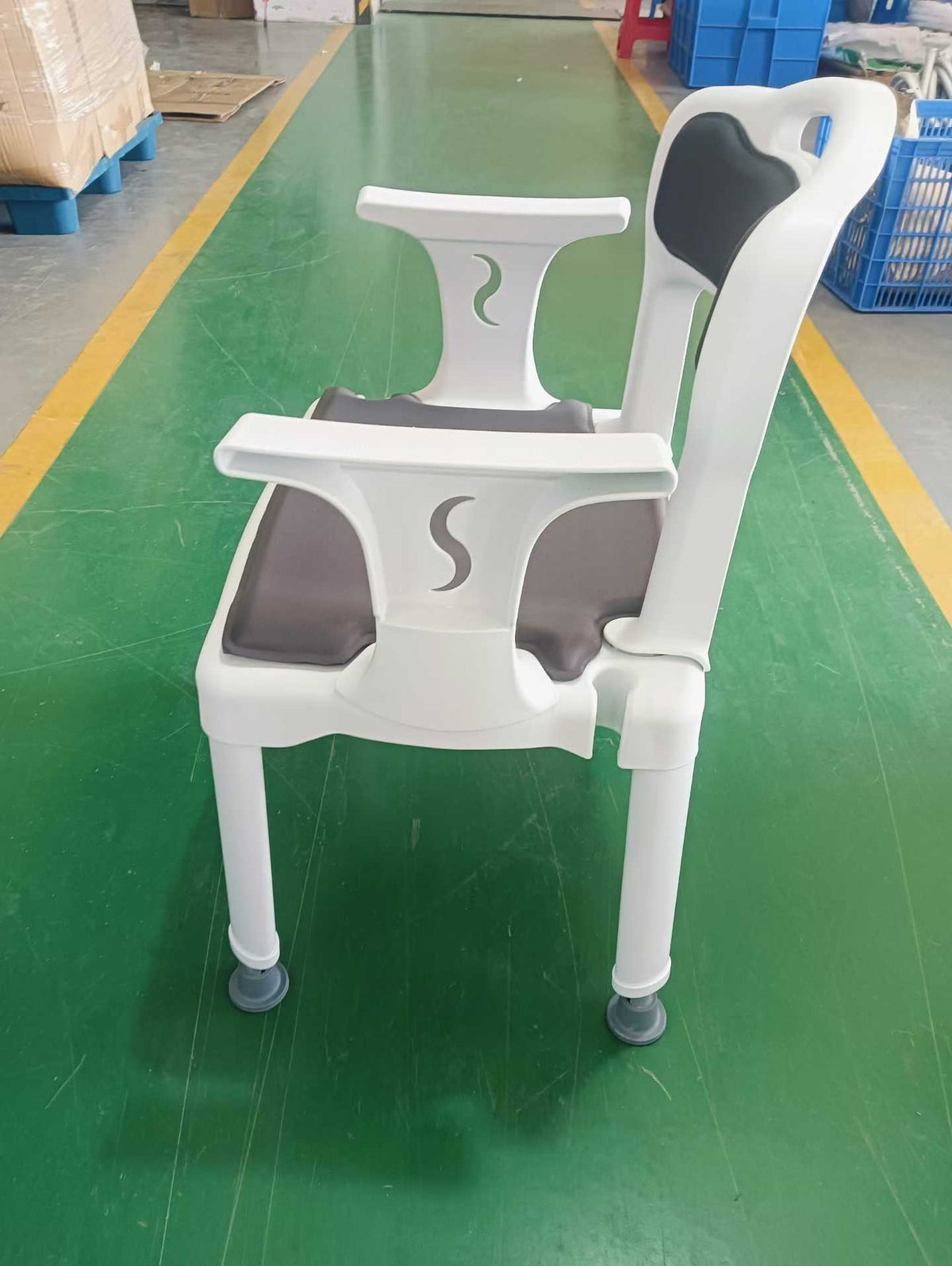 Adjustable Height 4‑in‑1 Shower Commode Chair, Soft Cushioned Elderly Toilet Bath Chair With Armrests