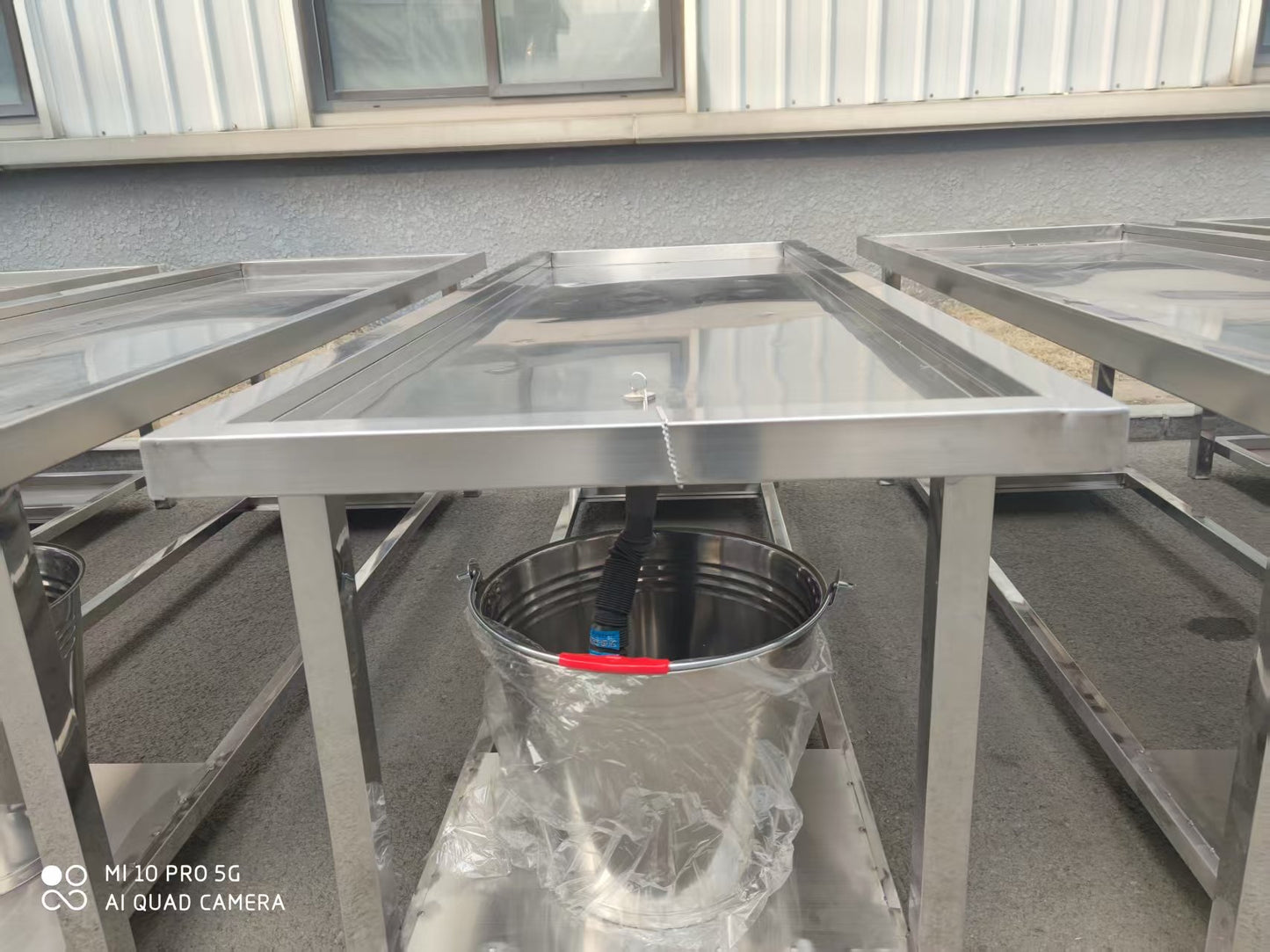 Stainless Steel Mobile Dissection Table With Waste Bucket
