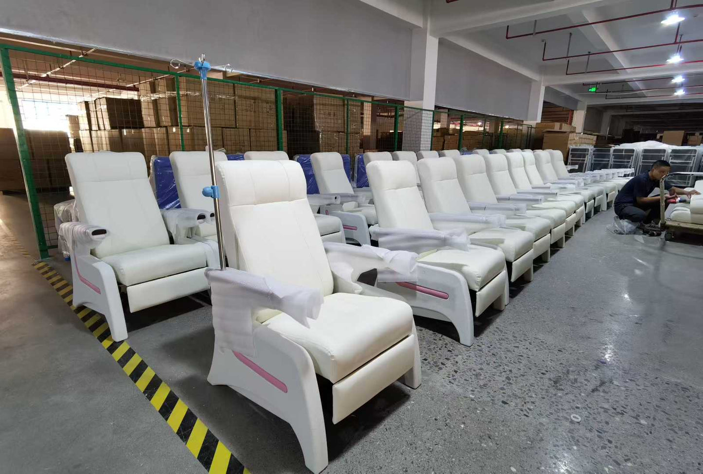 Luxury Medical Infusion Chair Adjustable Reclining Patient Seat