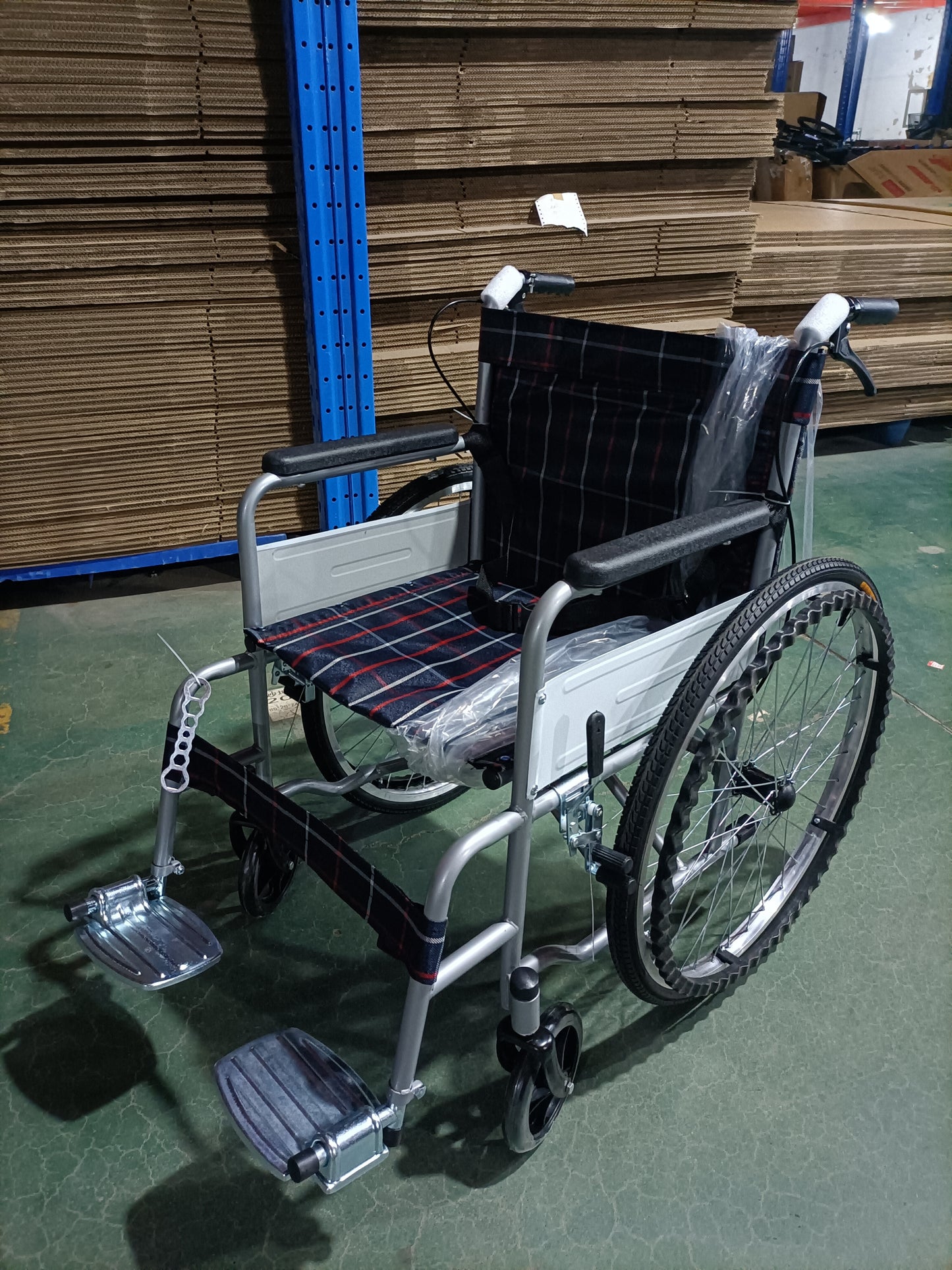 Grid Pattern Soft Pneumatic Tire Wheelchair