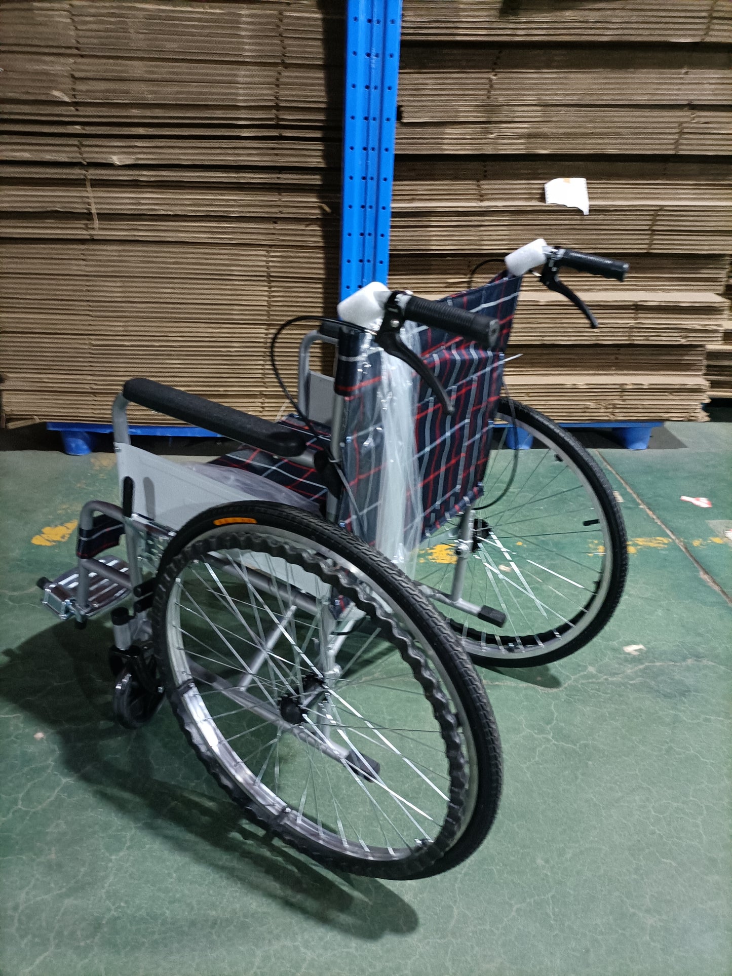 Grid Pattern Soft Pneumatic Tire Wheelchair