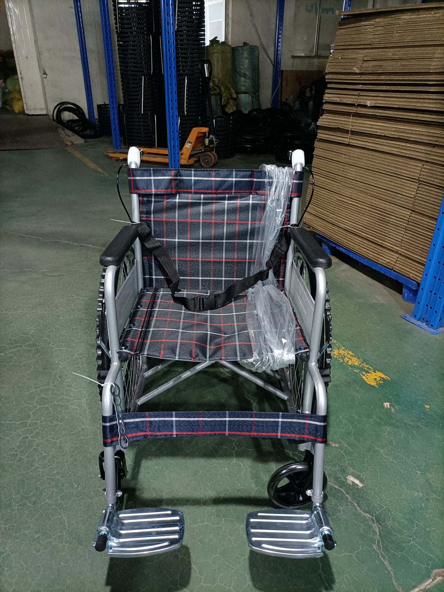 Grid Pattern Soft Pneumatic Tire Wheelchair