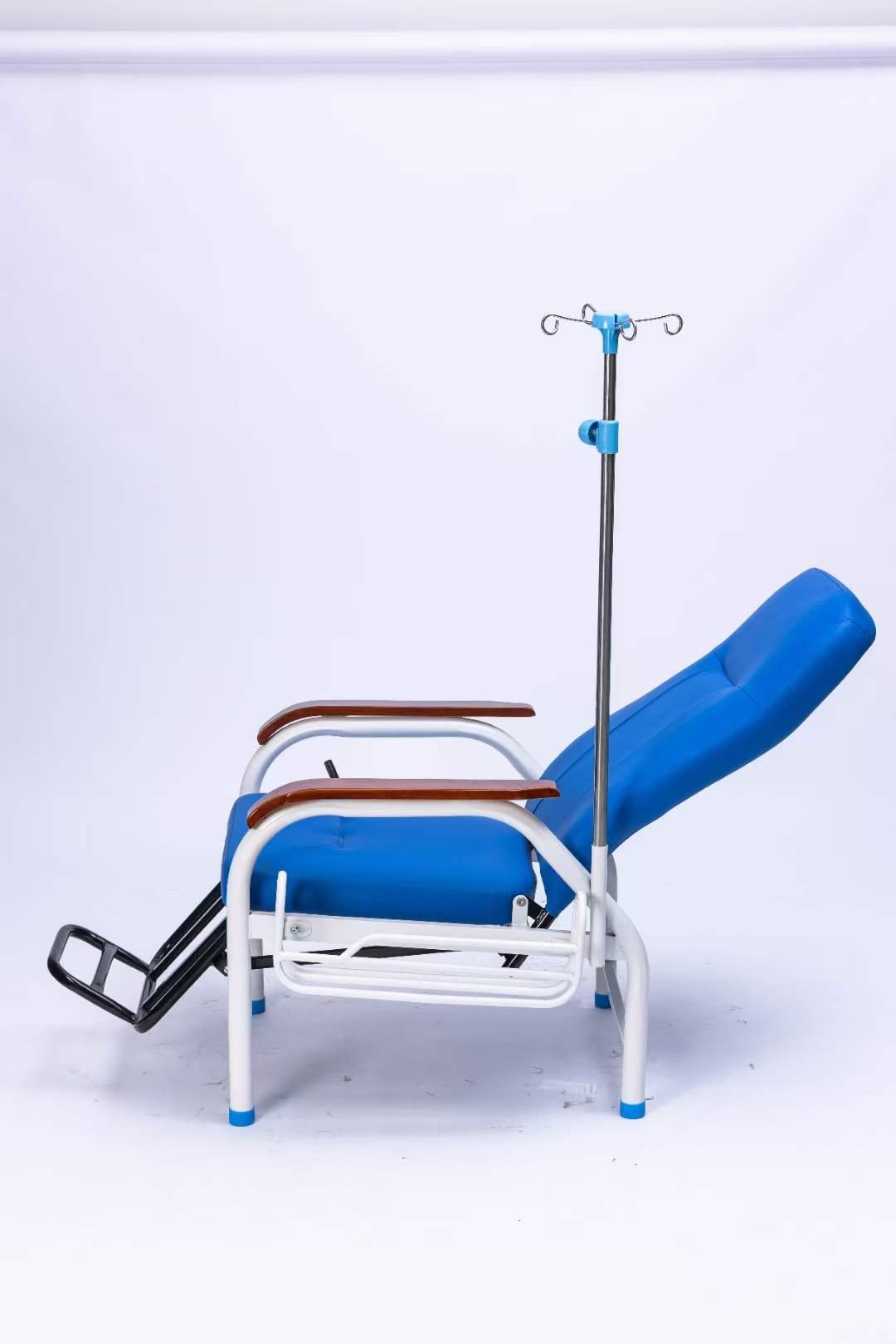 Medical Reclining Infusion Chair, Adjustable Patient Transfusion Chair with IV Drip Stand & Footrest