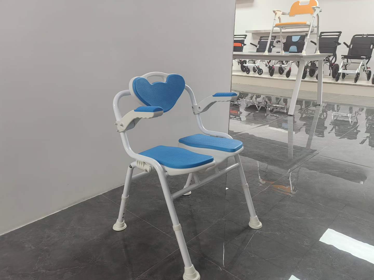 Aluminum Shower Chair for Elderly U Cutout Bath Seat Adjustable Height Foldable Armrest Anti-slip Disabled Senior Bathing Chair with Backrest