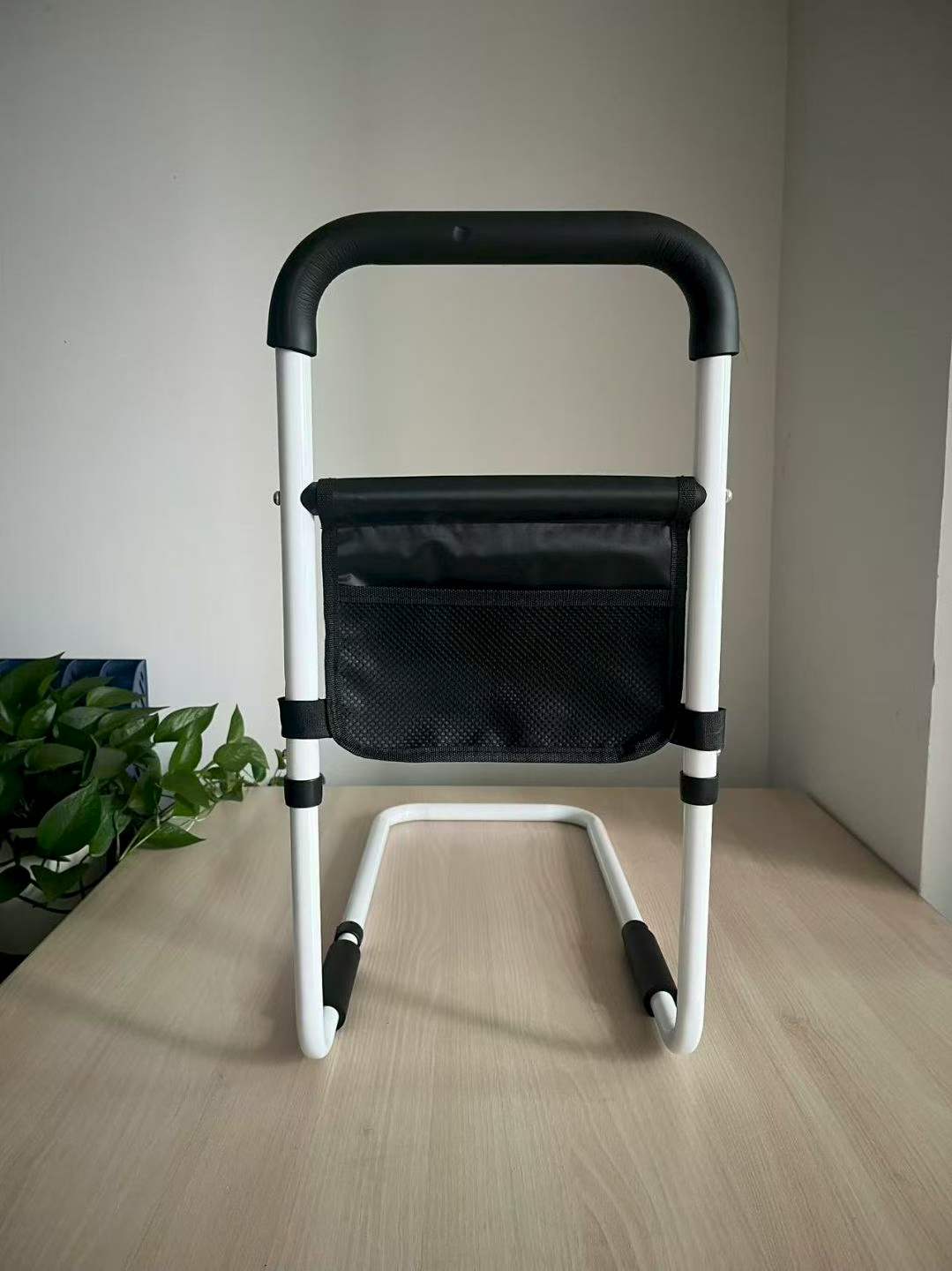 Adjustable Bed Assist Rail with Storage Pocket, Bedside Grab Bar for Elderly Seniors Get Up Aid