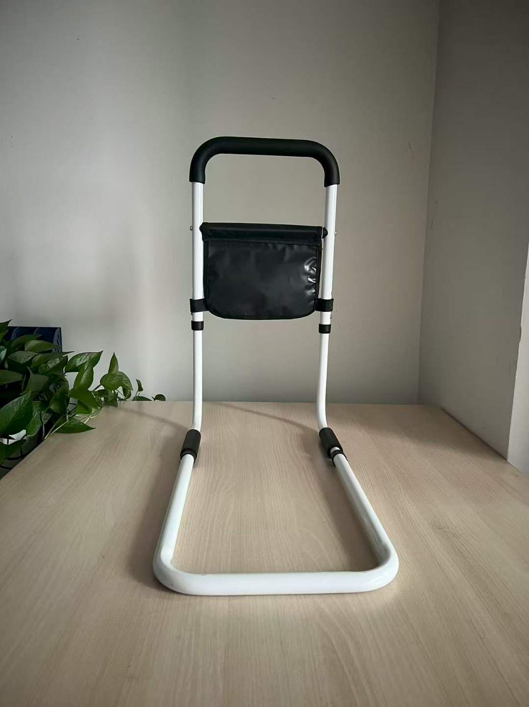 Adjustable Bed Assist Rail with Storage Pocket, Bedside Grab Bar for Elderly Seniors Get Up Aid