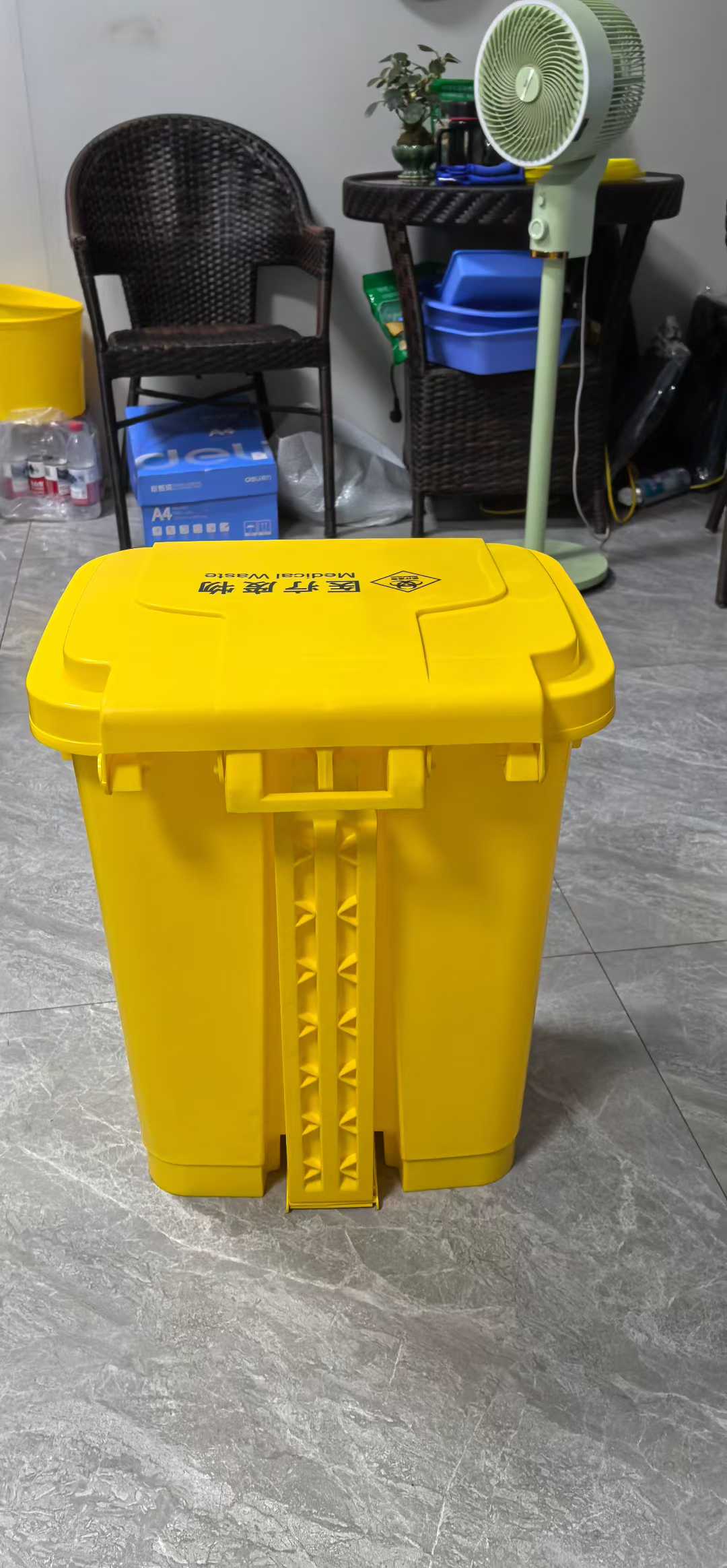 60 Liter Yellow Hospital Biohazard Pedal Medical Waste Container with Foot Pedal