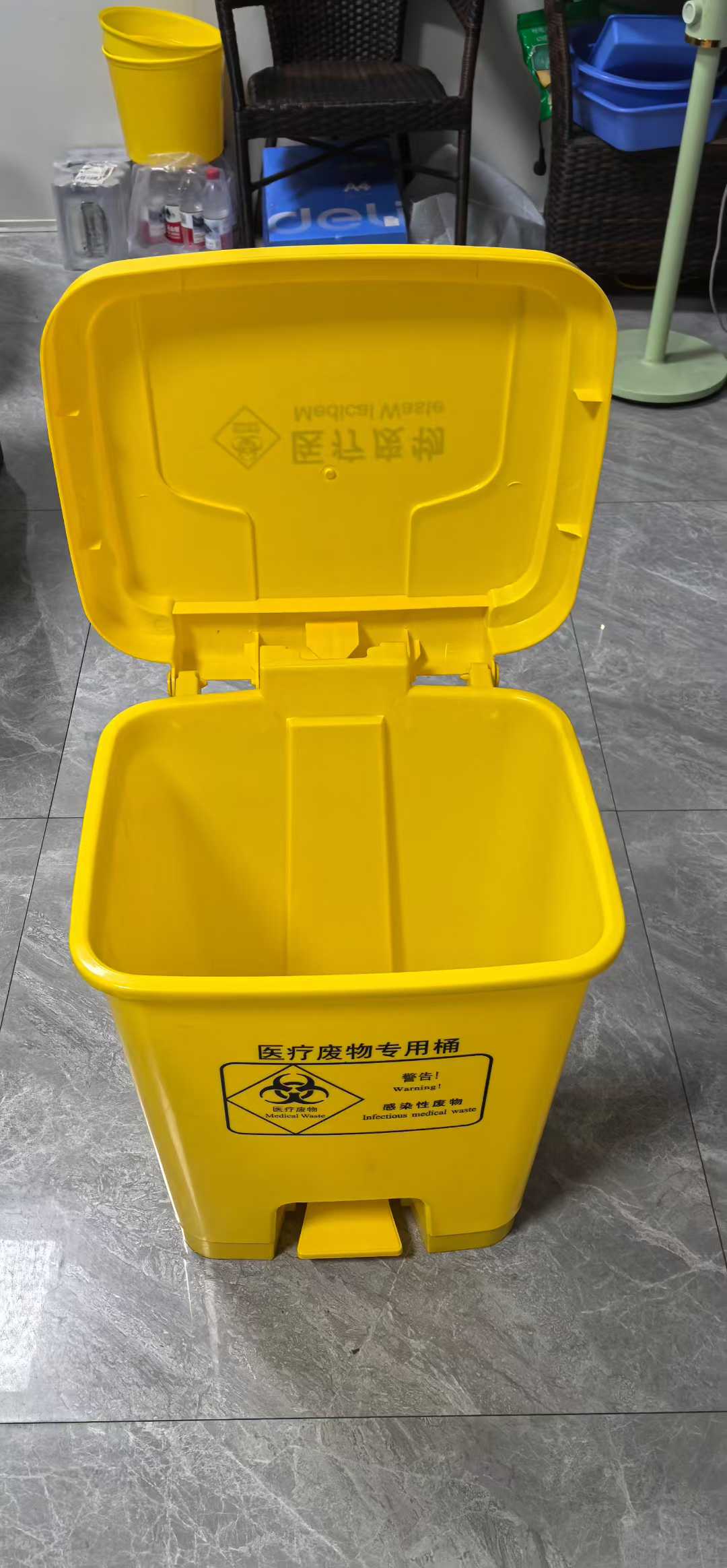 60 Liter Yellow Hospital Biohazard Pedal Medical Waste Container with Foot Pedal