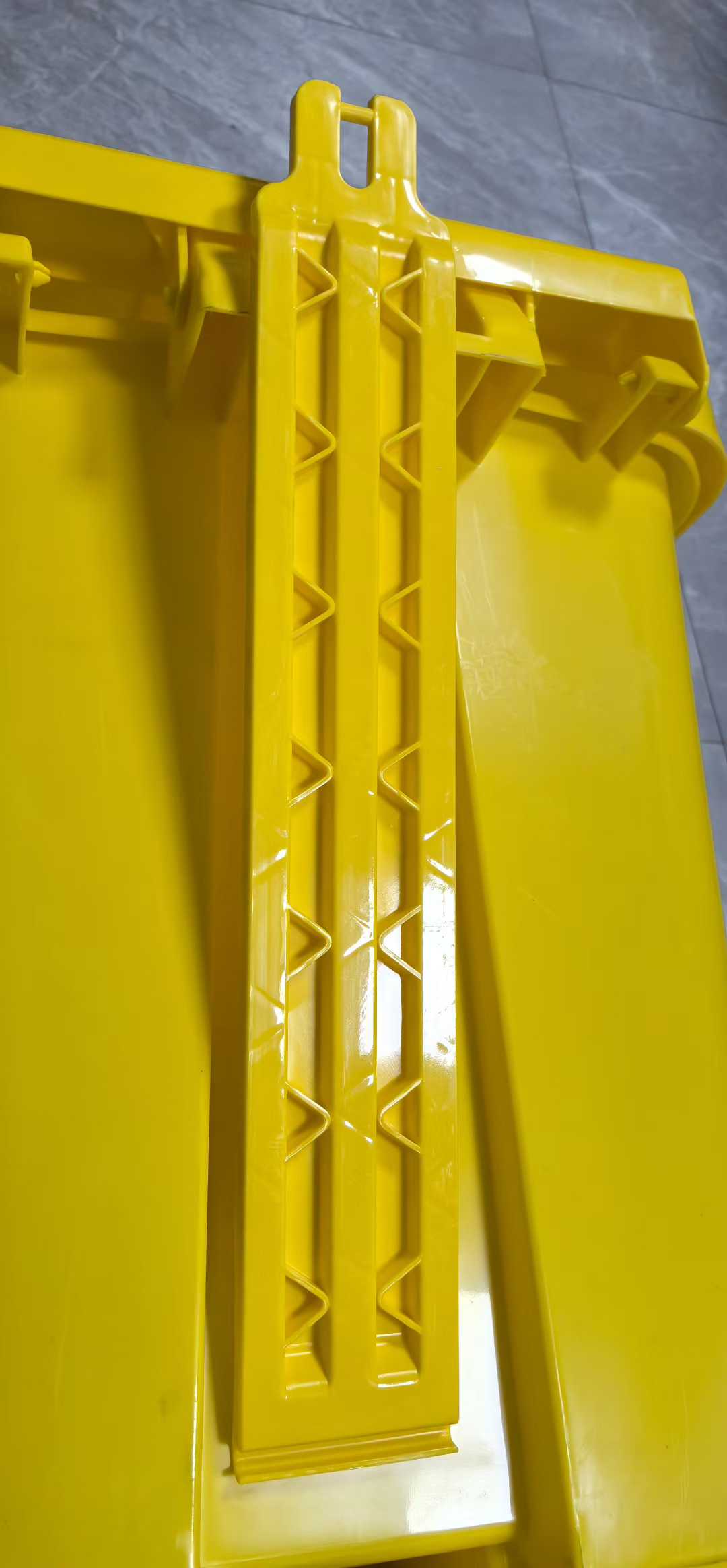 60 Liter Yellow Hospital Biohazard Pedal Medical Waste Container with Foot Pedal