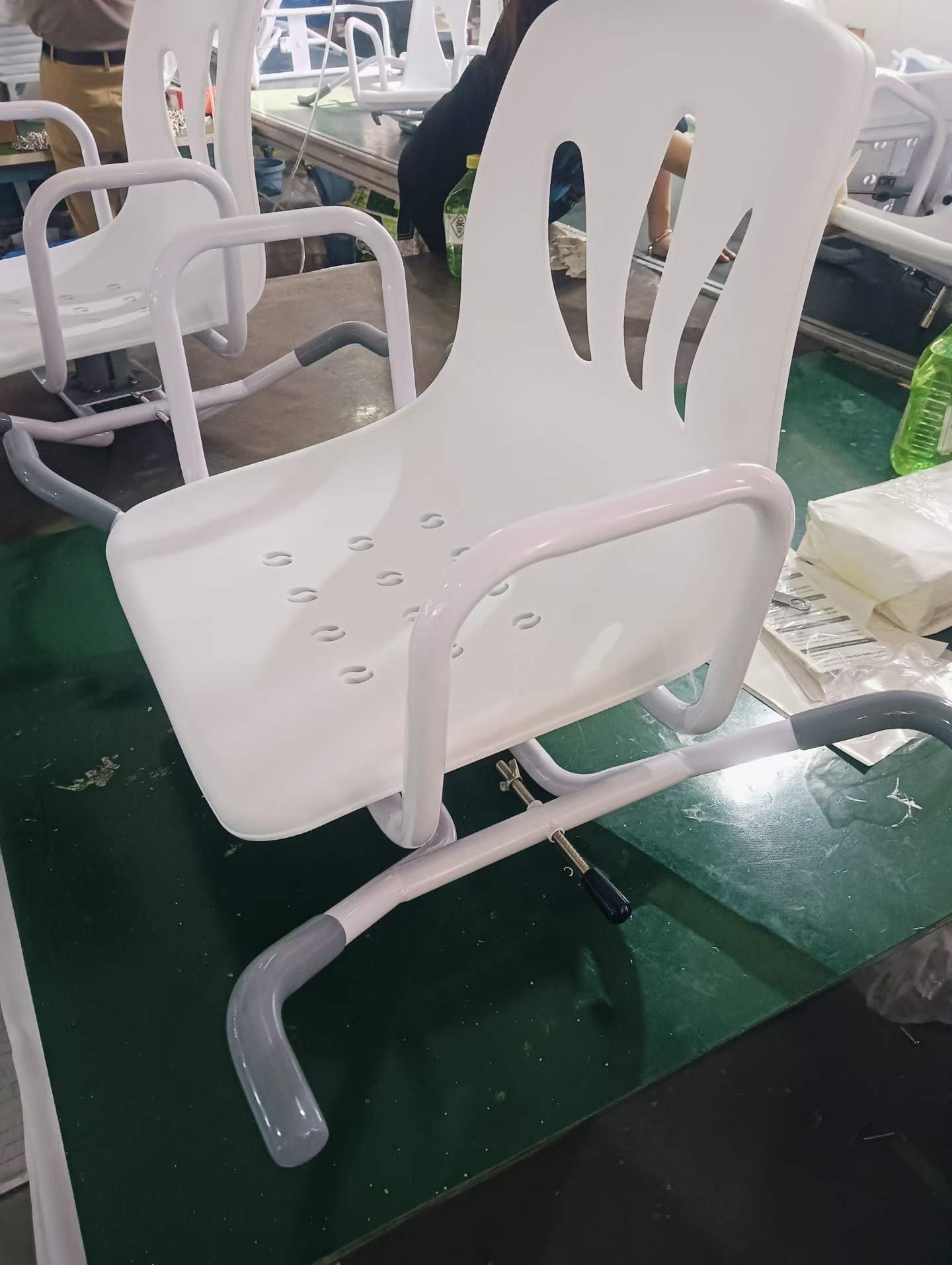 360° Swivel Shower Chair with Armrests -  Bath Stool for Elderly & Disabled