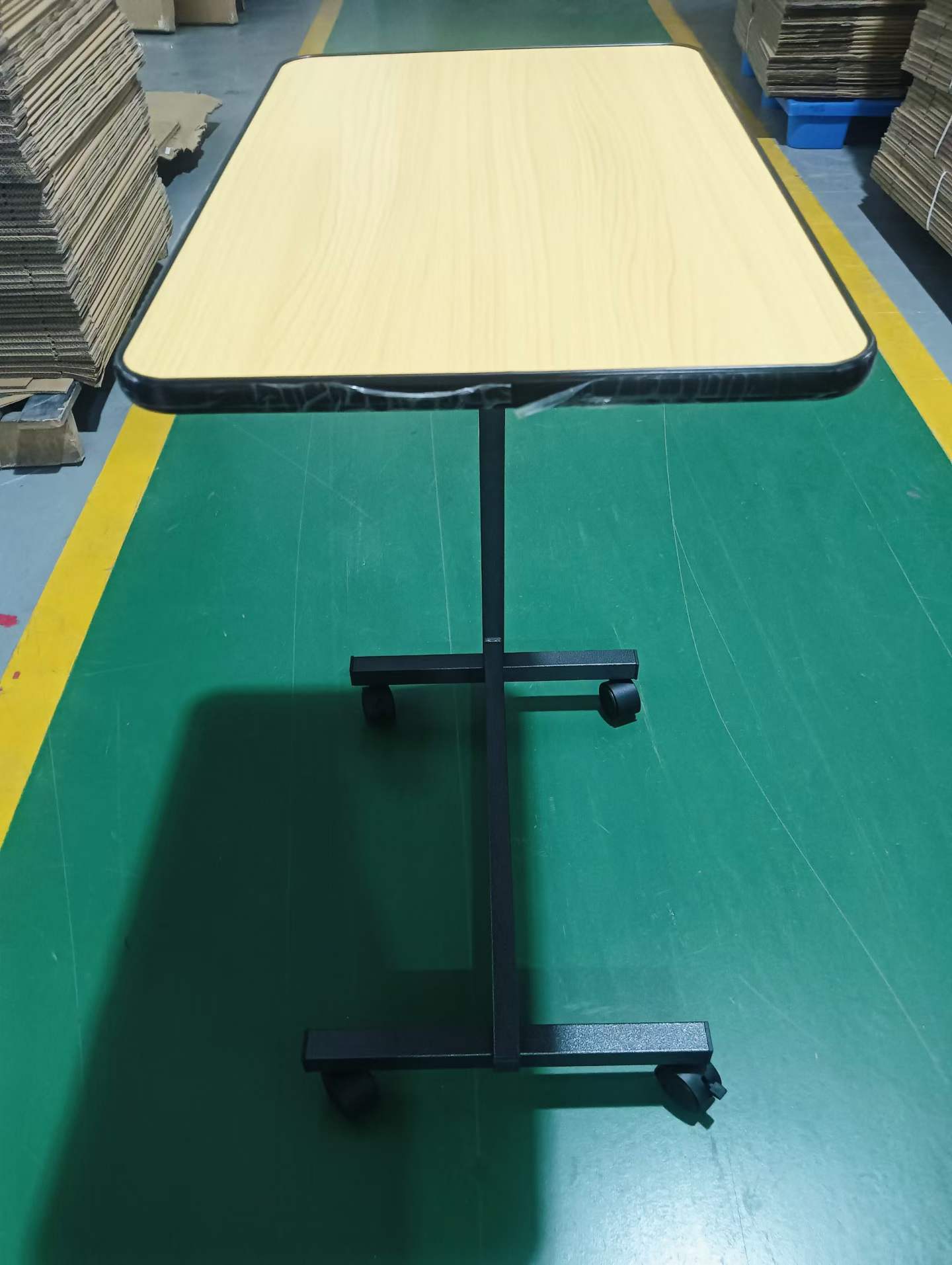 Factory Wholesale Height Adjustable Overbed Table MDF Top Metal Frame Mobile Hospital Bedside Dining Table with 4 Lockable Wheels