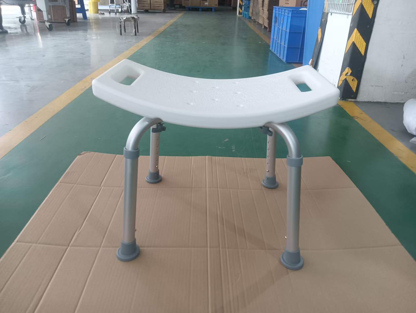 Factory Wholesale Height Adjustable Curved Shower Stool, Aluminum Frame Non-Slip Bath Seat with Drainage Holes for Elderly Disabled Bathroom Safety