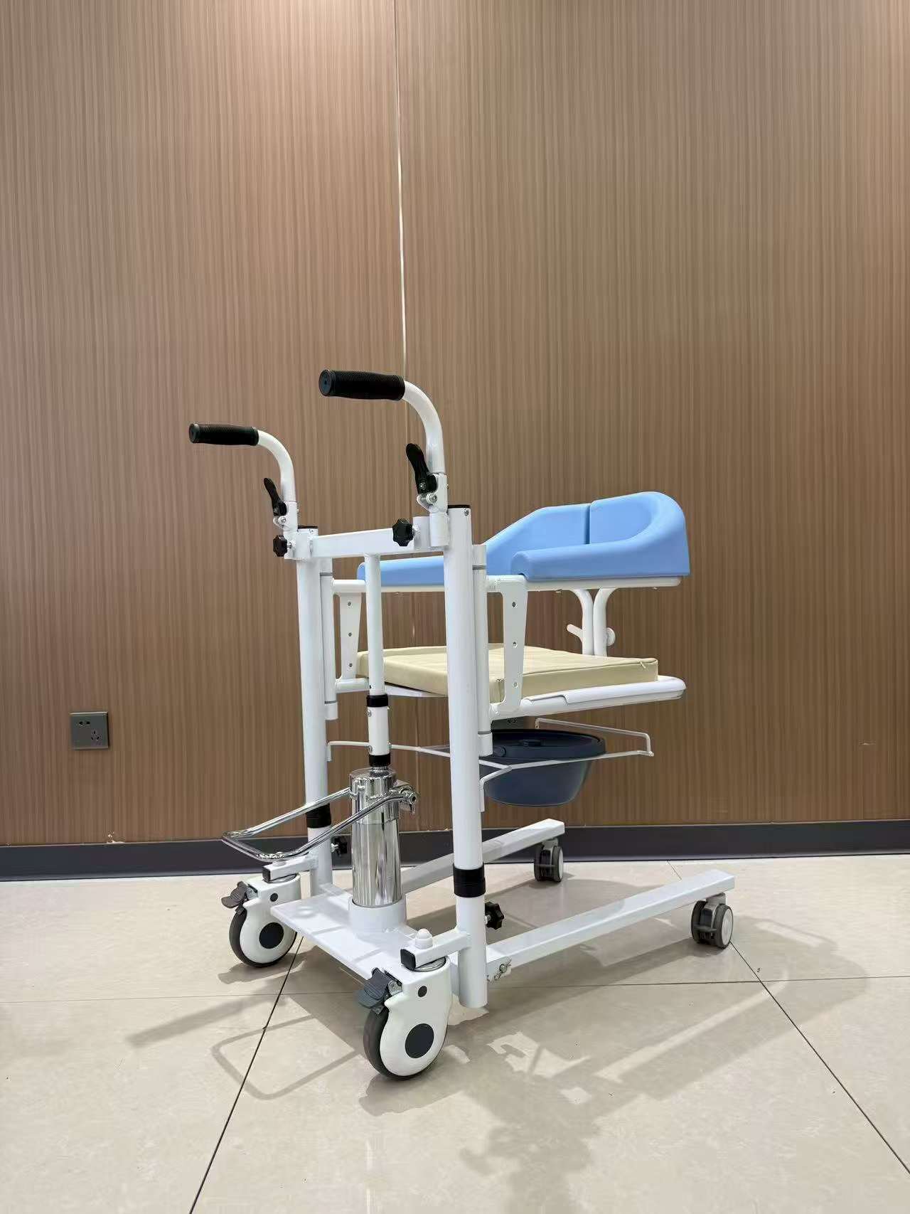 Manual Hydraulic Patient Transfer Chair Built-in Commode Potty for Hospital Nursing Home