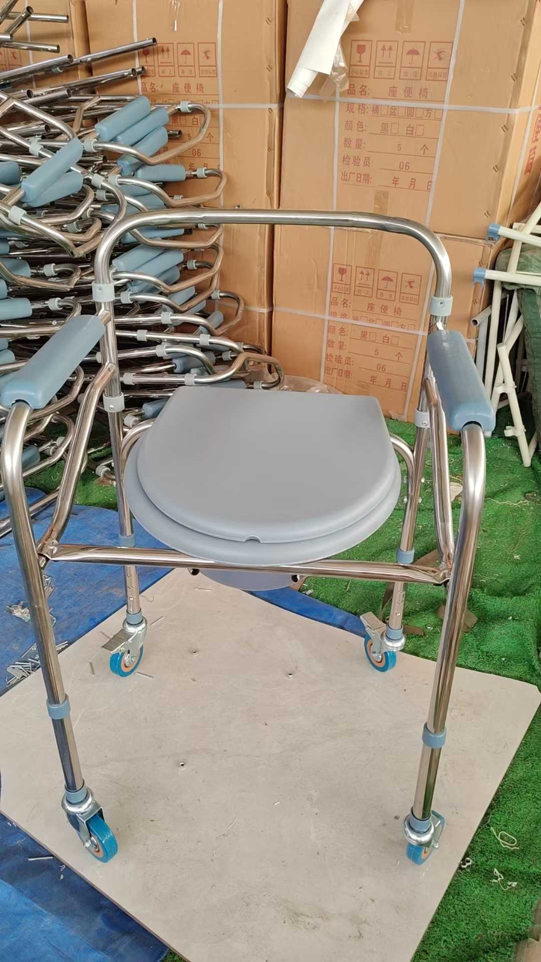 Stainless Steel Height Adjustable Wheeled Commode Chair, Mobile Bedside Toilet Chair with Armrest, Shower & Toilet Wheelchair for Elderly, Pregnant Women, Disabled Patients