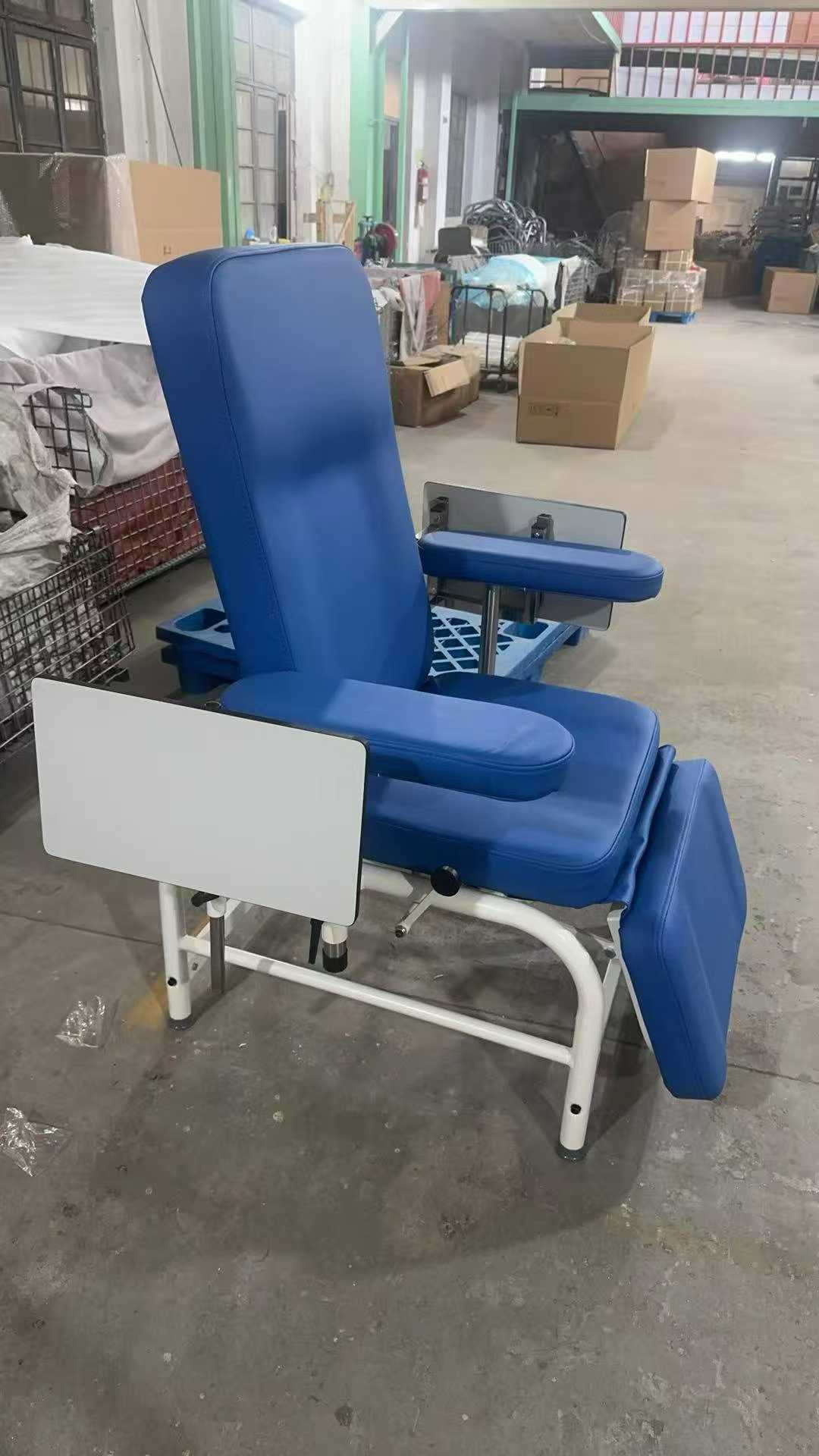 Hospital Manual Recliner Blood Collection Chair Phlebotomy Blood Donation Chair Equipped With Side Writing Board