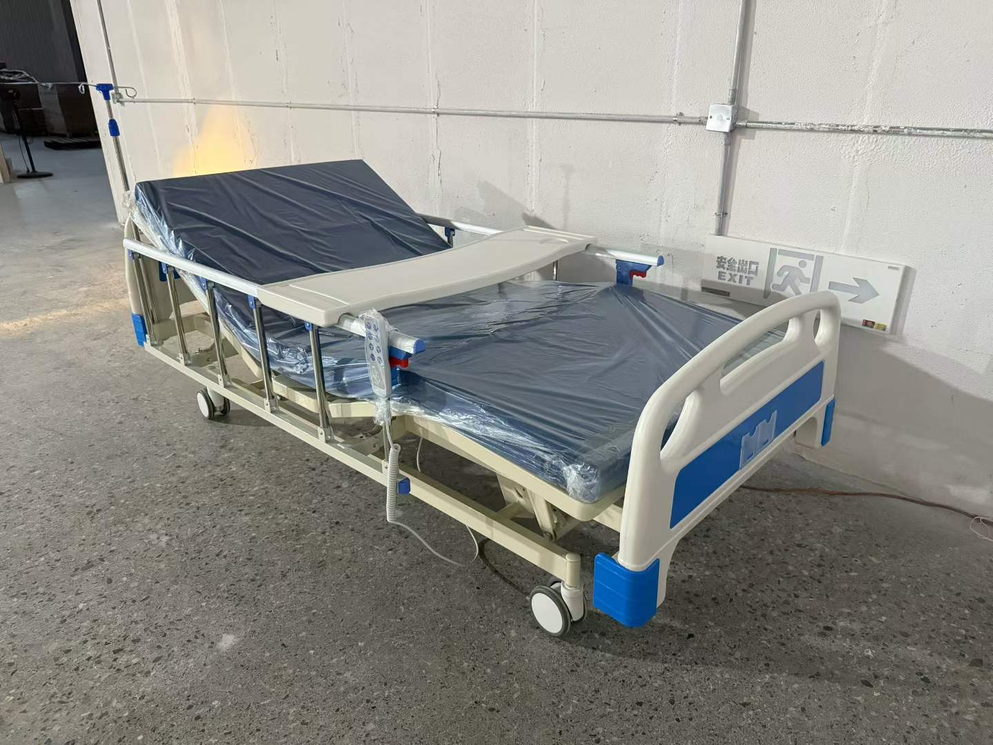 Electric 3 Function Adjustable Medical Hospital Bed With CPR Remote & Full Accessories