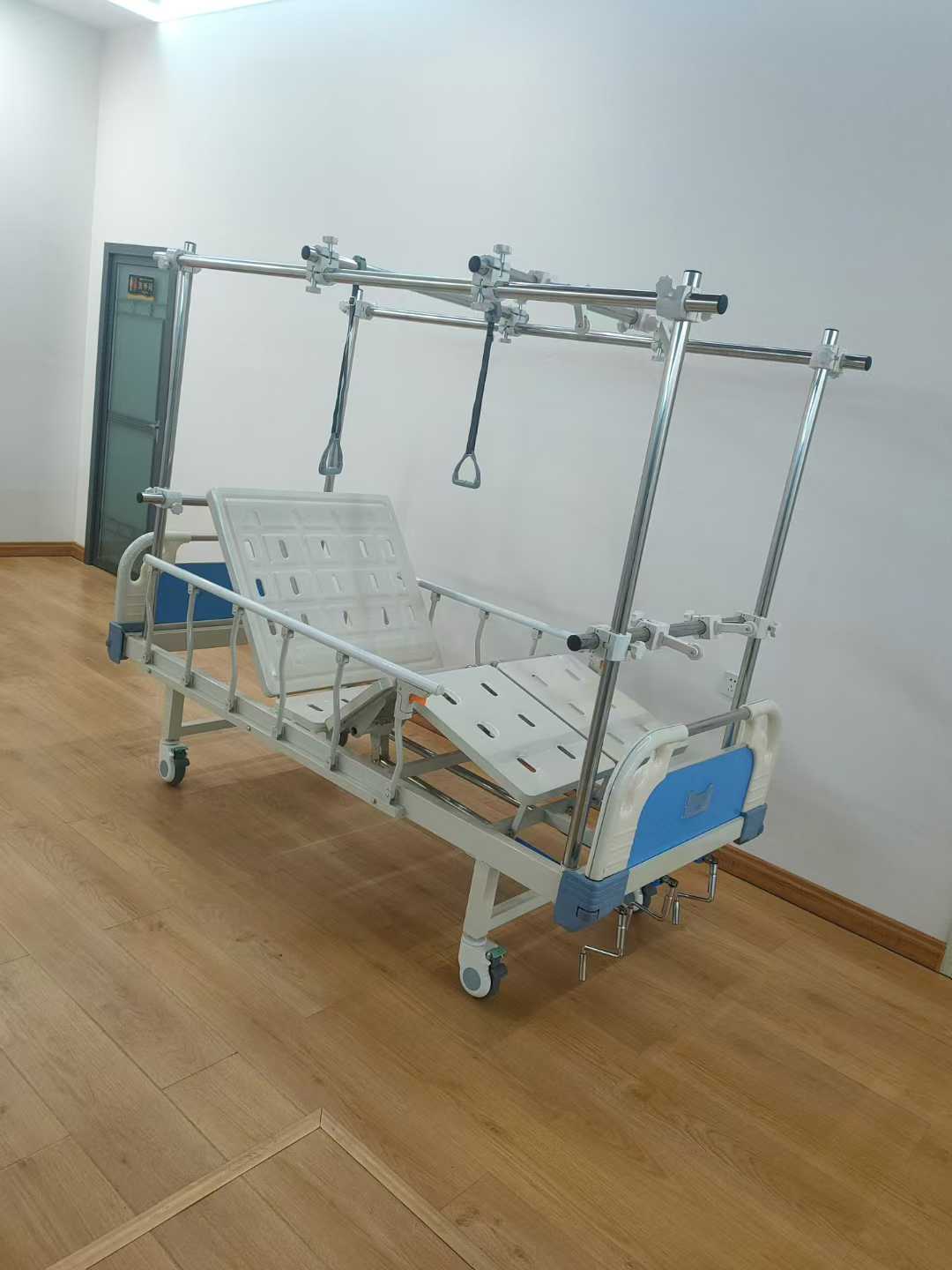 Hospital Orthopaedic Bed, 3Crank/Functions