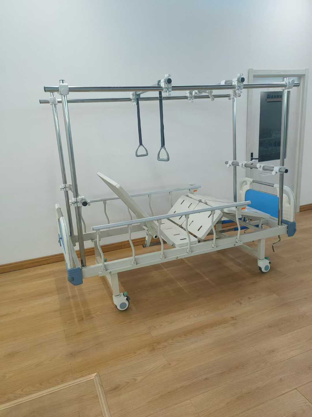 Hospital Orthopaedic Bed, 3Crank/Functions