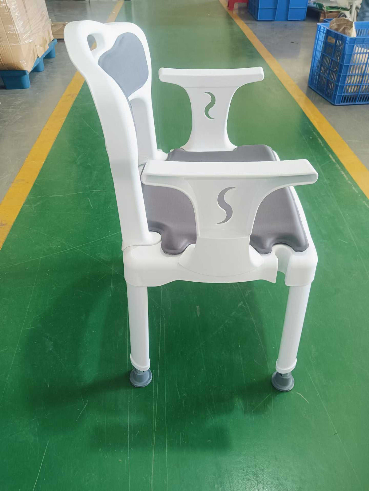 Adjustable Height 4‑in‑1 Shower Commode Chair, Soft Cushioned Elderly Toilet Bath Chair With Armrests