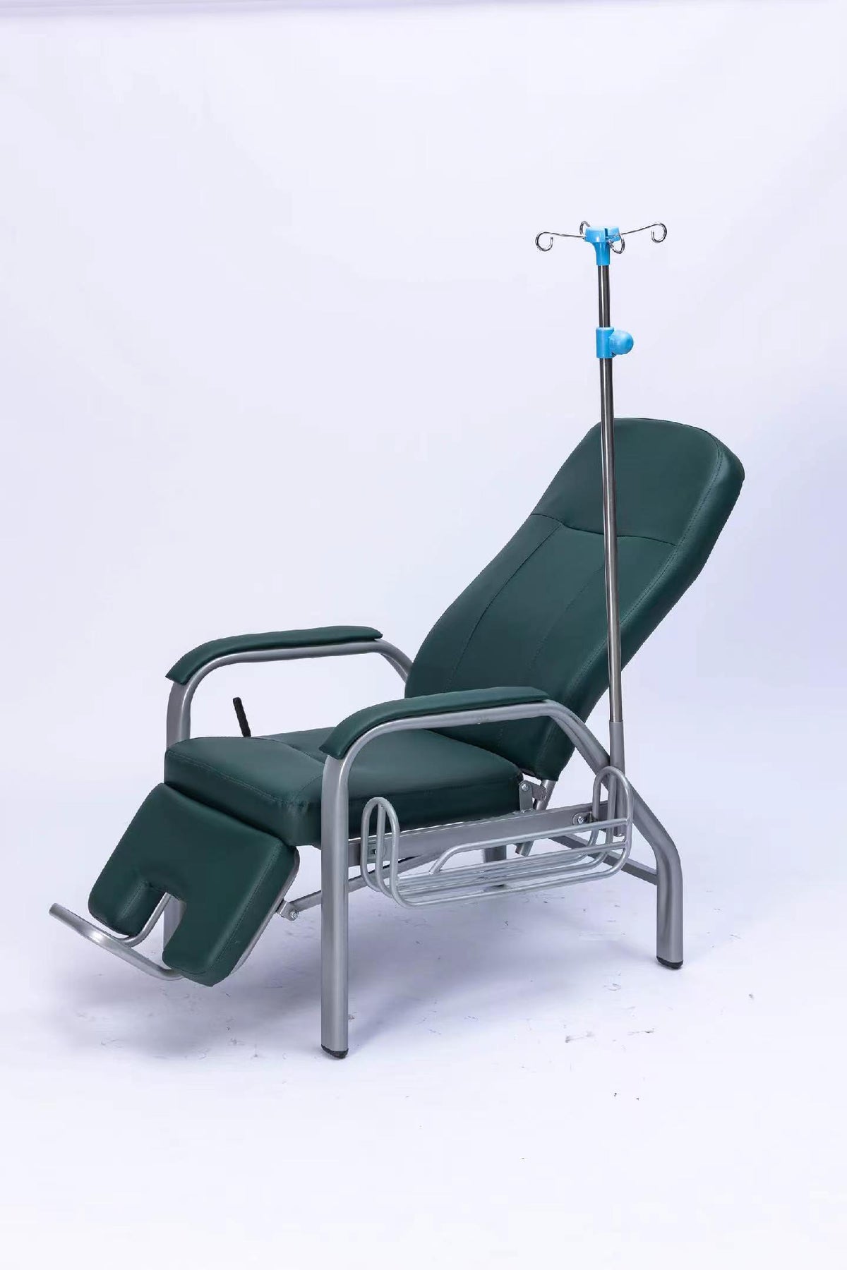 Single‑Seat Hospital Infusion Recliner Chair, PU Leather Padded Medical Transfusion Chair With Infusion Stand, Foot Pedal and Side Storage Basket
