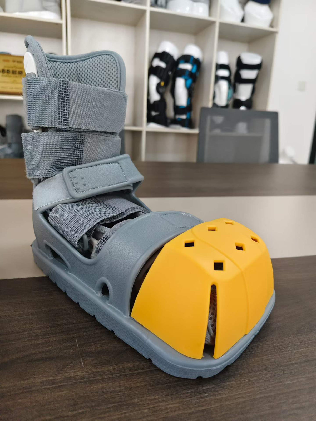 Orthopedic Walking Boot Ankle Fracture Fixation Brace for Foot Sprain Injury Recovery