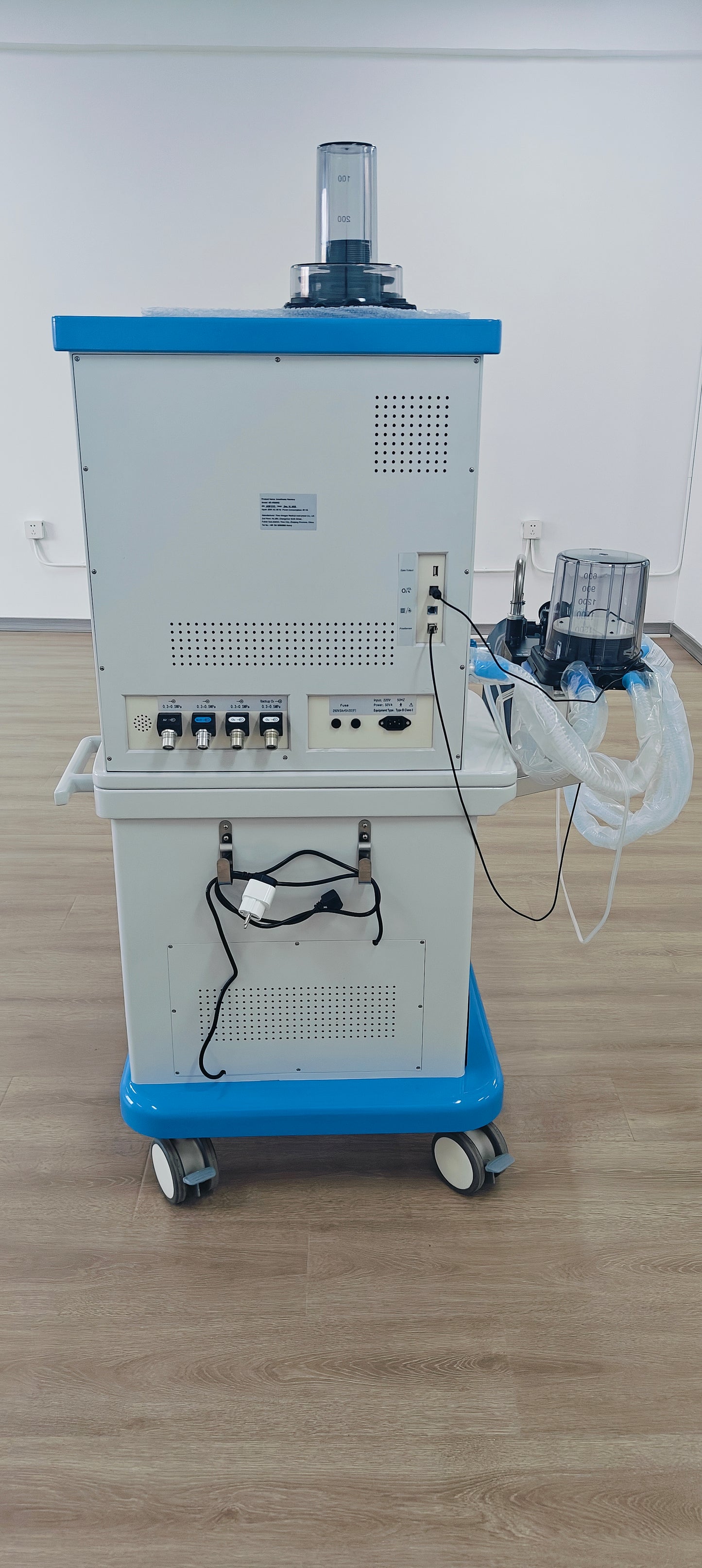 High-Performance Anesthesia Machine with Halothane & Isoflurane Compatibility